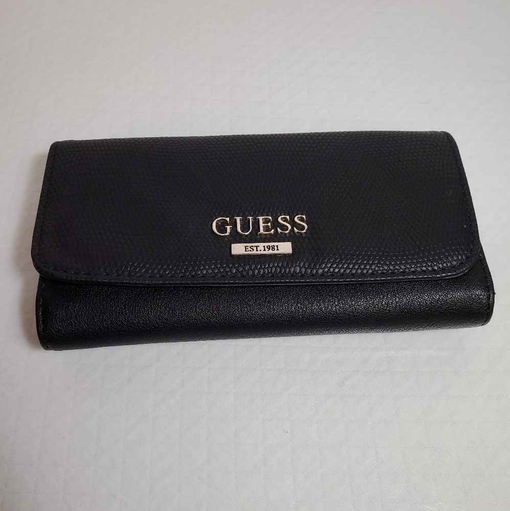 Guess wallet!